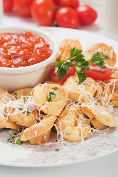 Fried tortellini pasta — Stock Photo, Image