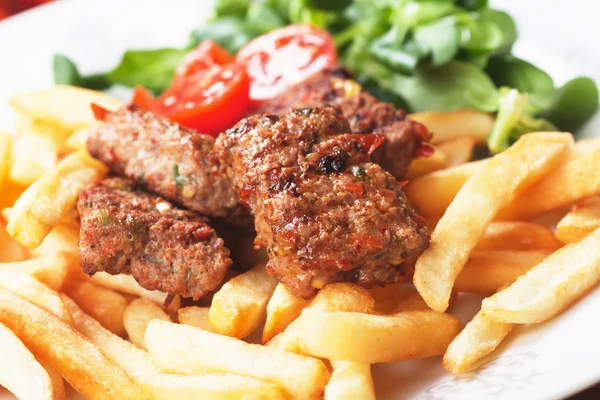 Hamburger quadrati con patatine fritte — Foto Stock