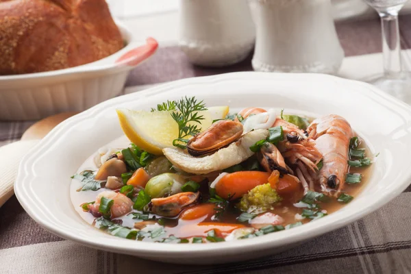 Суп з риби та морепродуктів — стокове фото