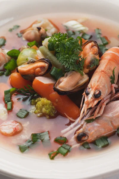 Zuppa di pesce e frutti di mare — Foto Stock