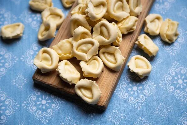 Rohe Italienische Tortellini Pasta Hausgemachte Und Fertiggerichte — Stockfoto