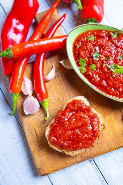 Ajvar Balkan Τρόφιμα Αποτελούνταν Από Ψητές Πιπεριές Σκόρδο Μελιτζάνες Και — Φωτογραφία Αρχείου