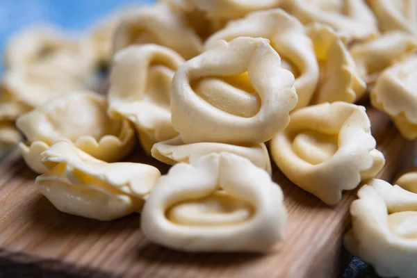 Pasta Tortellini Italiana Cruda Hecha Casa Lista Para Cocinar Gor — Foto de Stock
