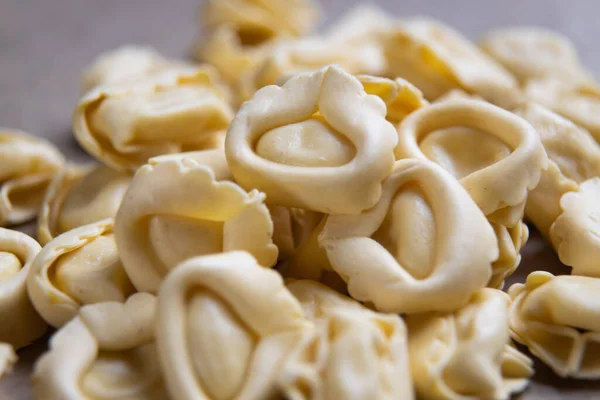 Pasta Tortellini Italiana Cruda Hecha Casa Lista Para Cocinar Gor — Foto de Stock