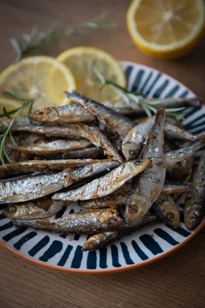 Izgara Sardalya Balığı Lezzetli Sağlıklı Akdeniz Yemekleri — Stok fotoğraf