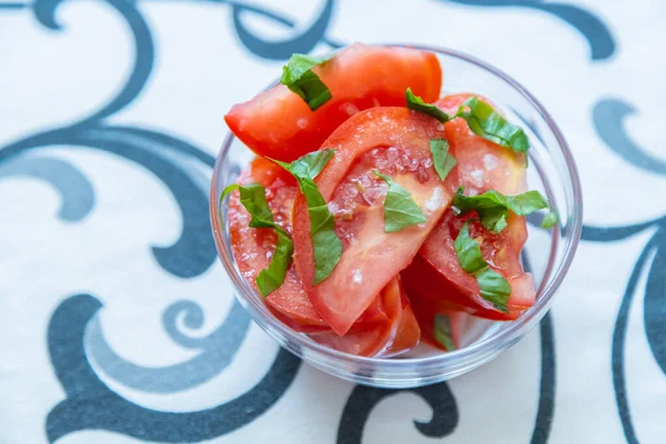 Freash Syrový Rajčatový Salát Různými Dalšími Ingrediencemi — Stock fotografie