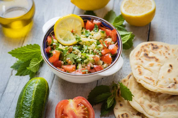 Ensalada Libanés Con Bulgur Perejil Pepino Tomate Limón Aceite Oliva — Foto de Stock