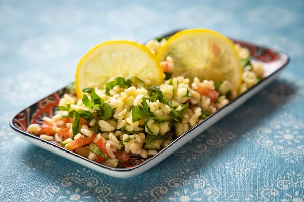 Ensalada Libanés Con Bulgur Perejil Pepino Tomate Limón Aceite Oliva —  Fotos de Stock