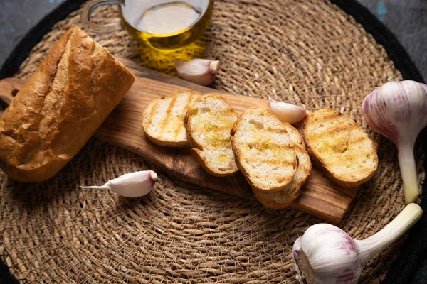 Класичний Італійський Брюшкет Смажив Шматочки Хліба Часником Оливковою Олією Ліцензійні Стокові Фото