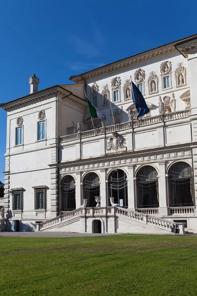 Вид на Галерею Боргезе в Вилла Боргезе, Рим, Италия — стоковое фото
