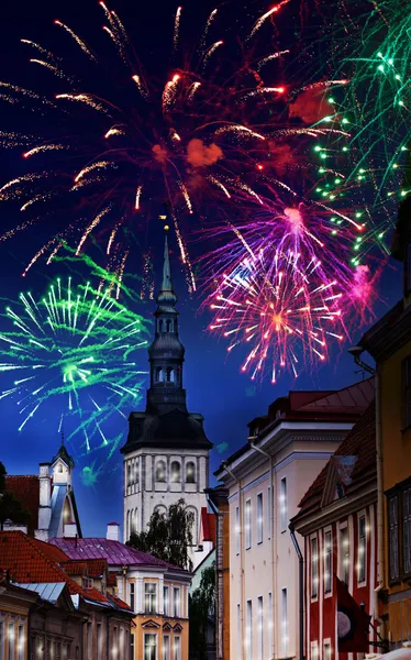 Festive fireworks over the Old city in Tallinn, Estonia. — Stock Photo, Image