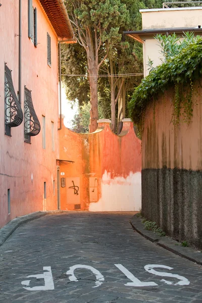 Italie. Florence. Petite rue étroite — Photo