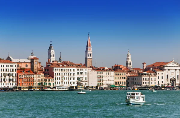 Canal Grande con barcos, Venecia, Italia — Foto de Stock