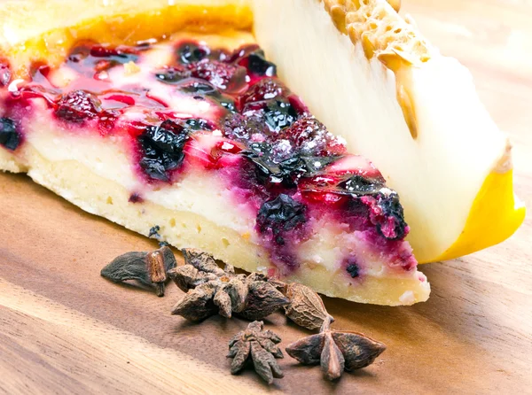 Cheesecake with berries and a fresh melon on a wooden tray — Stock Photo, Image