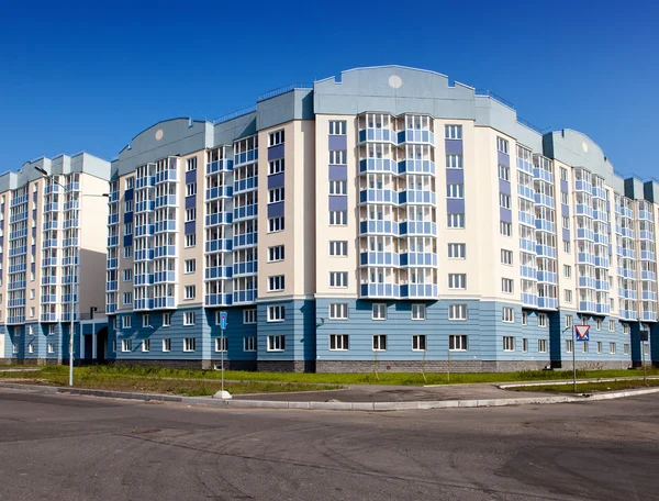 Novo edifício padrão da cidade. A Rússia. São Petersbur — Fotografia de Stock