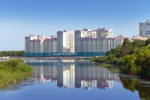Ny standard staden byggnad. Ryssland. Saint petersbur — Stockfoto