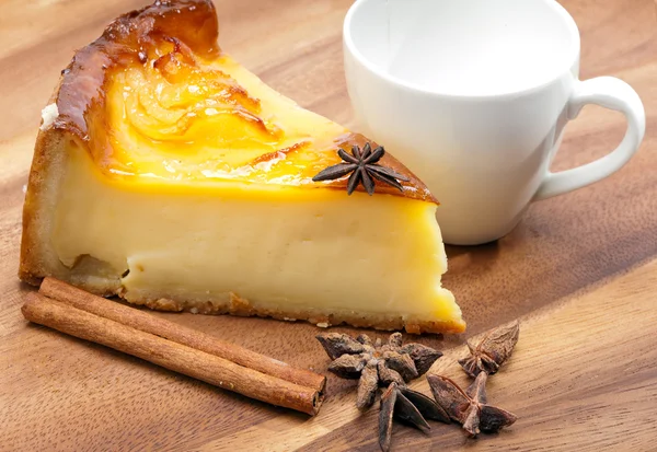 Cheesecake with berries and a fresh melon on a wooden tray — Stock Photo, Image