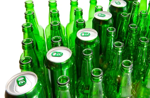 Empty glass beer bottles and cans — Stock Photo, Image