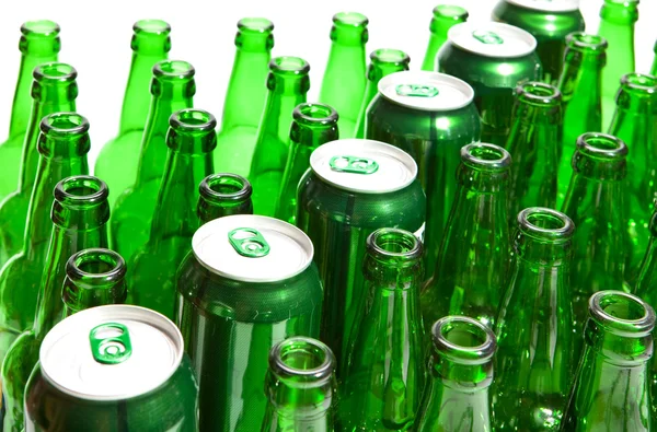 Empty glass beer bottles and cans — Stock Photo, Image