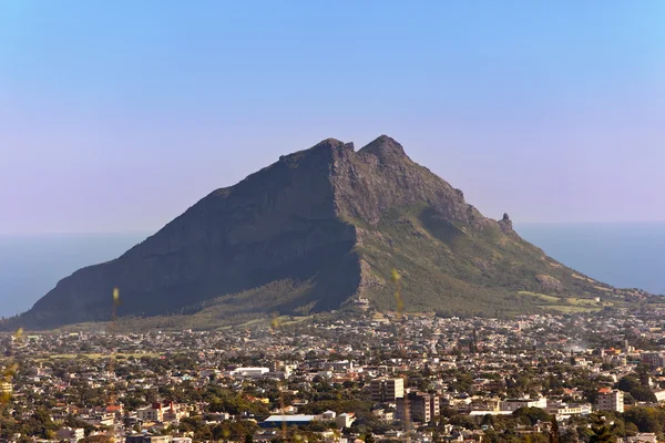 Maurice. Vue sur les montagnes et l'océan Indien — Photo