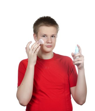 çocuk, genç spot karşı bir sorun genç cilt kremi ile