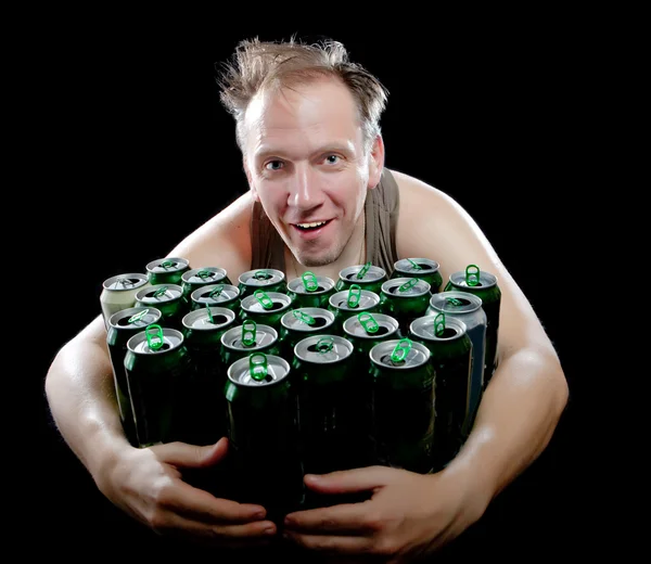 De dronken man en is een heleboel lege bier kunt — Stockfoto