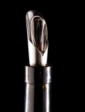 şişe şarap dökme için özel bir başlık ile