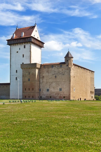 Estland. Narva. gamla fästningen på gränsen till Ryssland — Stockfoto