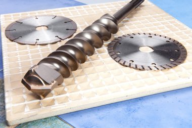 Daire testereler ve büyük çaplı matkap