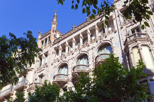 España. Barcelona. Edificio antiguo — Foto de Stock
