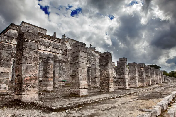 奇琴伊察的网站，尤卡坦半岛，墨西哥在复杂的 1000年支柱 — 图库照片