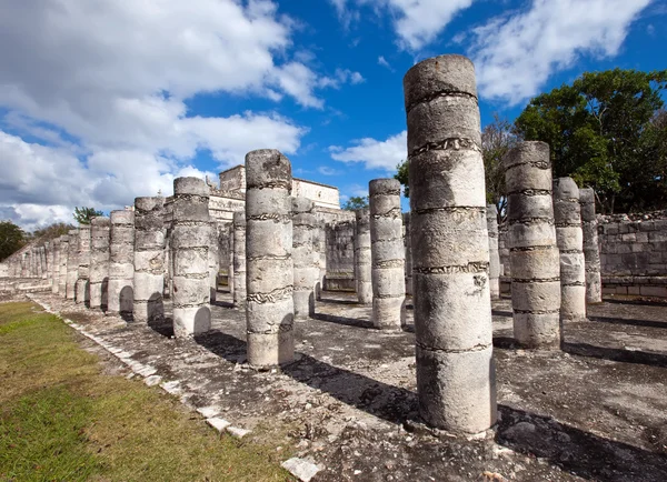 Halle der tausend Säulen - Säulen in chichen itza, Mexiko — Stockfoto