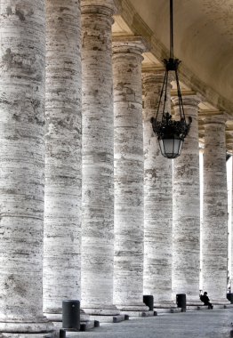 Colonnade sr.peter kare üzerinde. Roma. İtalya