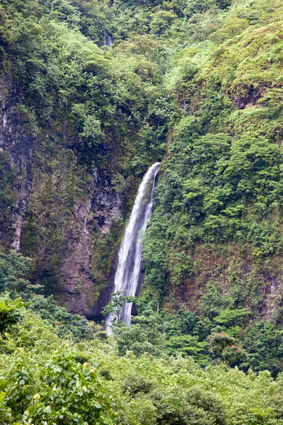 Vattenfall. Polynesien. tahit — Stockfoto