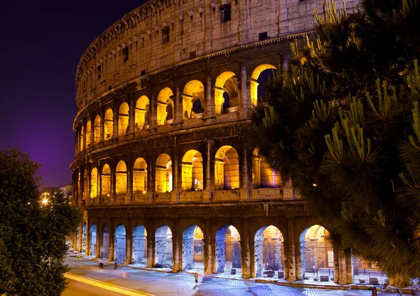 Itália. Roma. A noite Collosseo — Fotografia de Stock