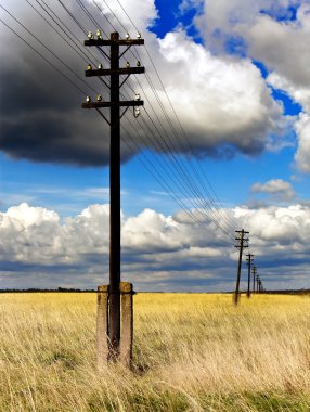 eski ahşap direkleri - elektrik yayınlar line - alanında