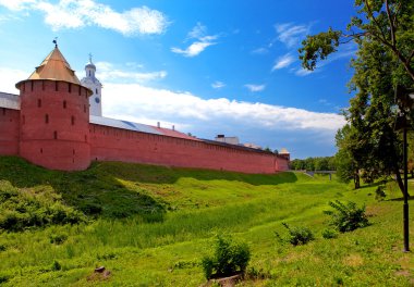 Mitropolichya Kulesi ve saat kulesi. Kremlin (Detinets-kale). Büyük Novgorod. Rusya