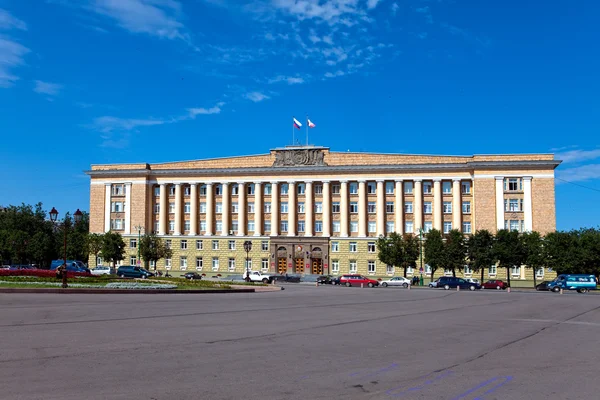 Gran Novgorod. Edificio del Ayuntamiento en la plaza de la Victoria.Rusia — Foto de Stock