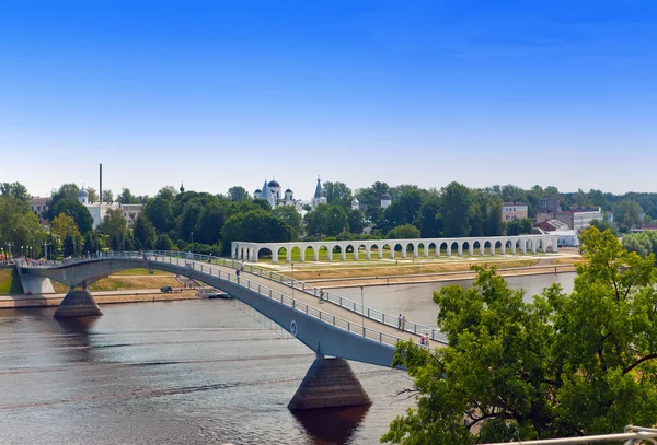 Widok z góry na Nowogród Wielki - most przez Wołchow i yaroslavovo dvorishche. Rosja. — Zdjęcie stockowe