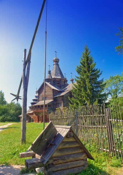 Skanzen staré dřevěné architektury. Rusko. vitoslavlitsy, velkého Novgorodu — Stock fotografie