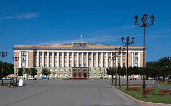 Grande Novgorod. Edifício da Câmara Municipal na Praça da Vitória. Rússia — Fotografia de Stock