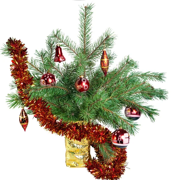 新的一年的球在树枝的一棵圣诞树和礼物 — 图库照片