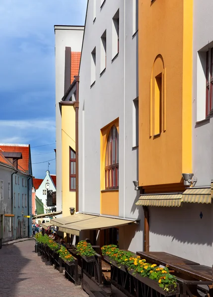 Oude huizen op de straten van de oude stad. Tallinn. Estland — Stockfoto