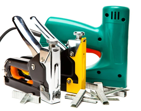 La herramienta - grapadoras eléctricas y mecánicas manuales - para trabajos de reparación en la casa y en los muebles, y soportes —  Fotos de Stock