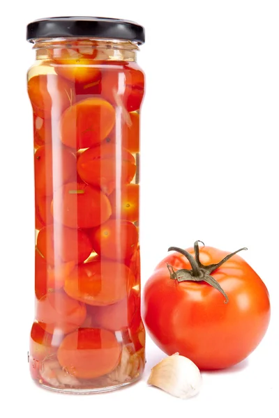 Ingeblikte tomaten in glazen potten — Stockfoto