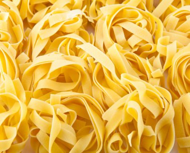 İtalyan fettuccine makarna iç içe.