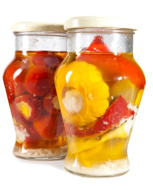 Marinaded domates, kabak dolması ve bush ve sebze iliği cam kavanozda