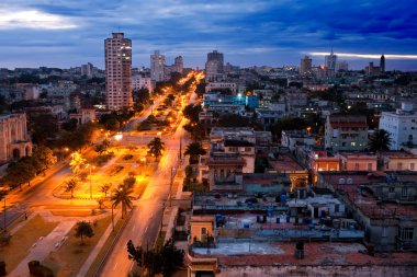 Küba. gece havana. avenue Başkanlar üzerine Üstten Görünüm
