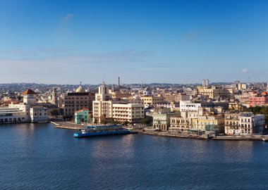 Havana. Morro 'nun kalesinden eski şehrin manzarası..