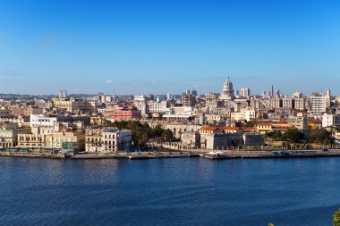Havana. Morro 'nun kalesinden eski şehrin manzarası..